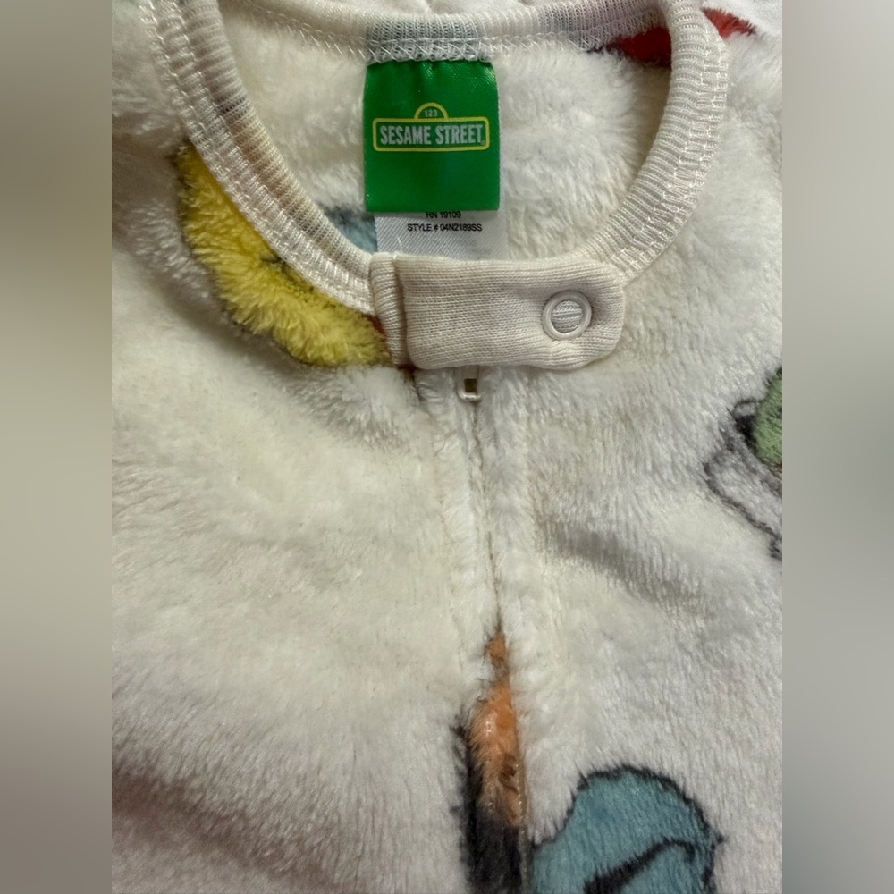 Sesame Street Fleece Baby Footie Sleeper w/ Covered Mittens size 0-3 Months NWOT - Picture 9 of 15